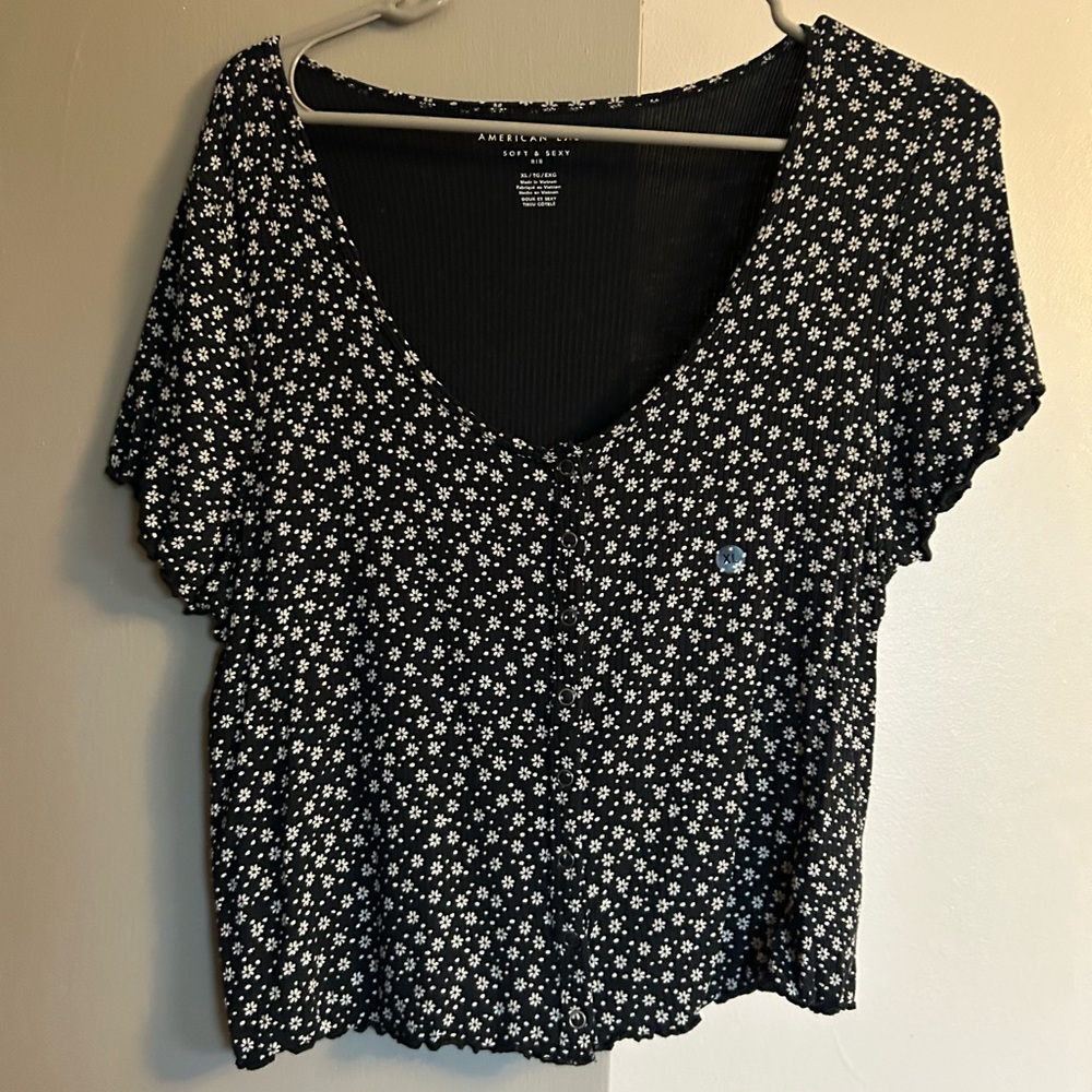 American Eagle Outfitters Black and White Crop Blouse Short Sleeve Relaxed